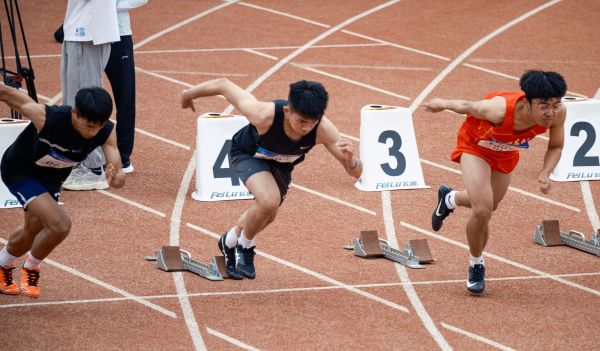What are the key factors in designing a comprehensive strength training program for sprinters?
